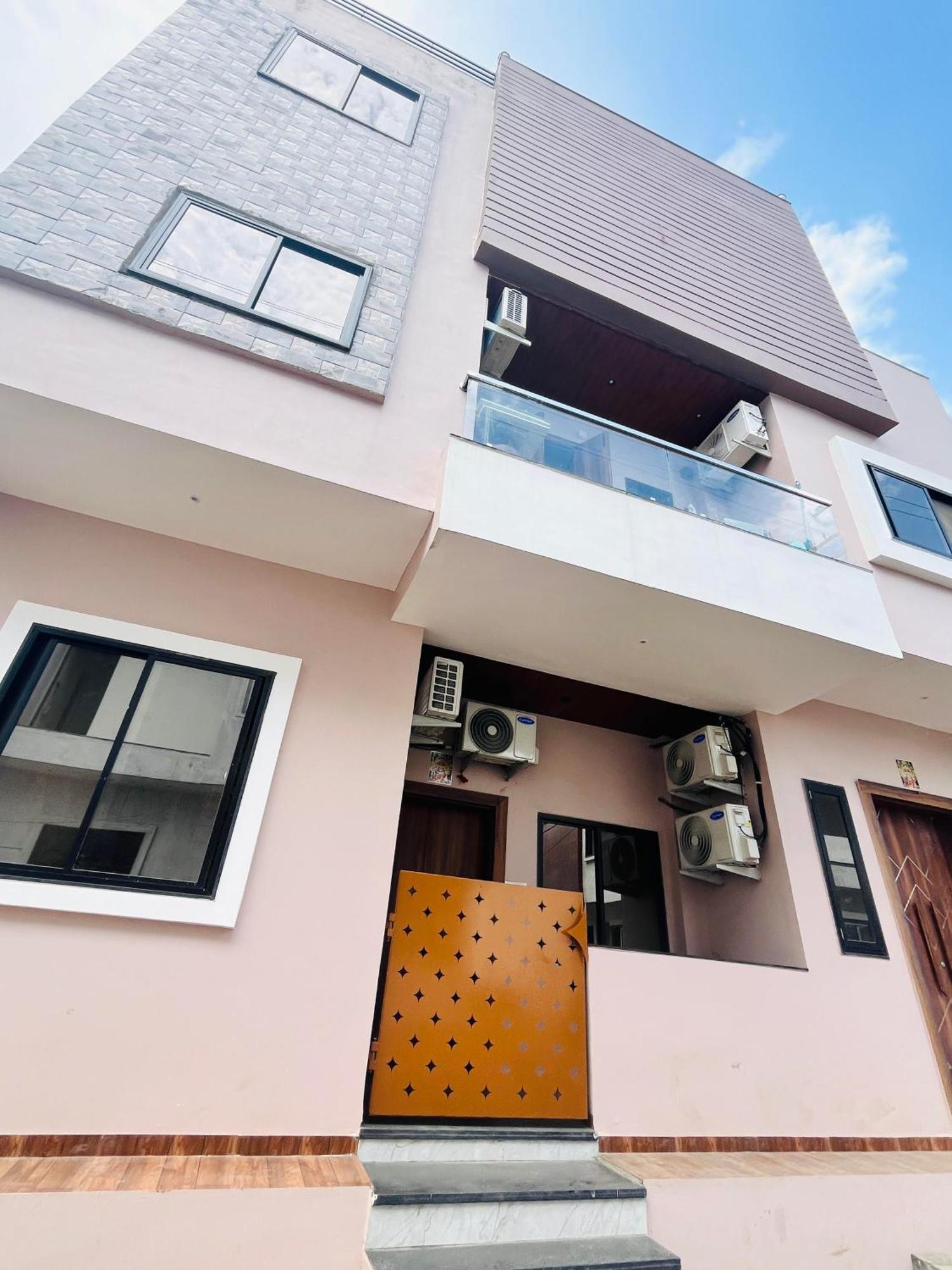 Shree Stay Inn Luxe' Holiday Home Ujjain Eksteriør billede