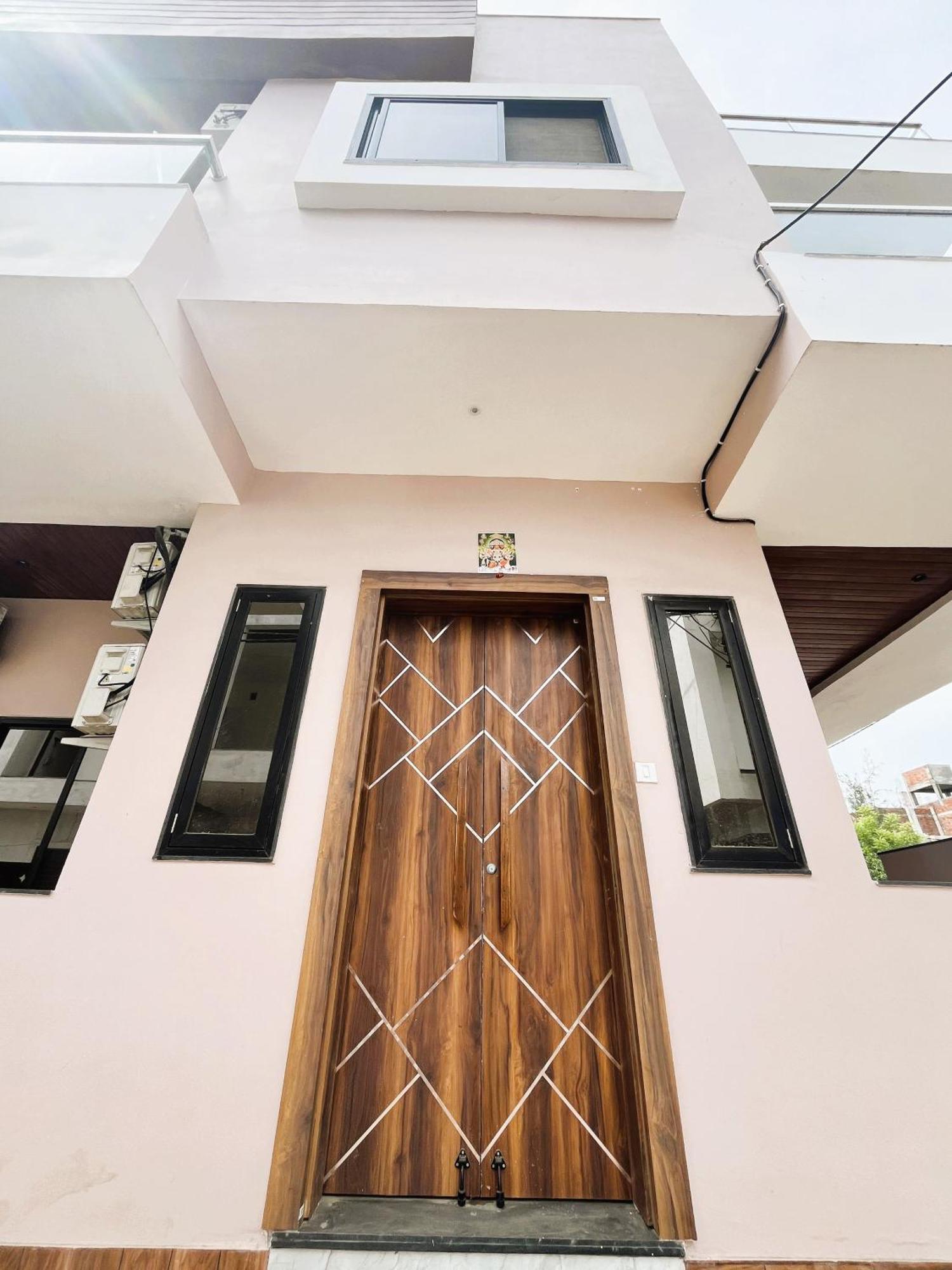 Shree Stay Inn Luxe' Holiday Home Ujjain Eksteriør billede
